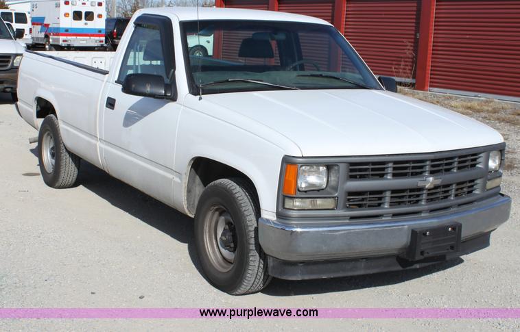 image for item B8844 1997 Chevrolet 1500 W/T pickup truck
