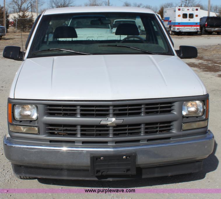 image for item B8844 1997 Chevrolet 1500 W/T pickup truck