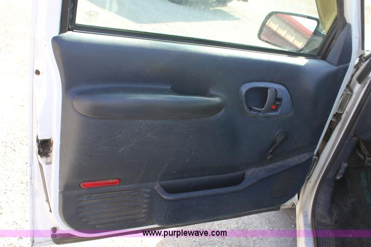 image for item B8844 1997 Chevrolet 1500 W/T pickup truck