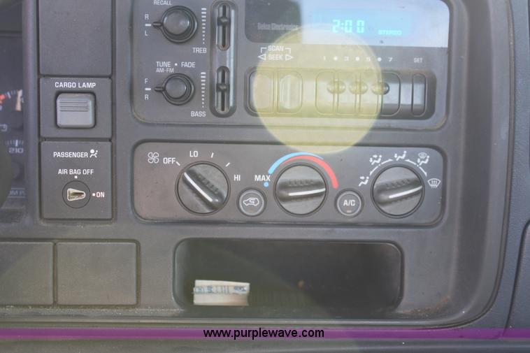 image for item B8844 1997 Chevrolet 1500 W/T pickup truck