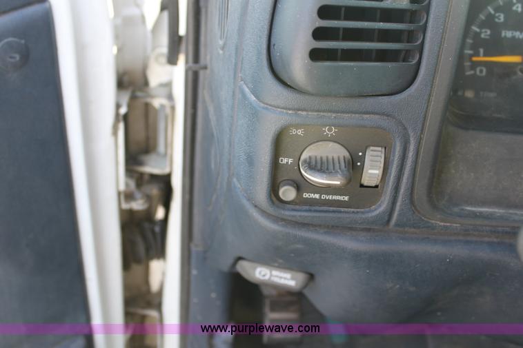 image for item B8844 1997 Chevrolet 1500 W/T pickup truck