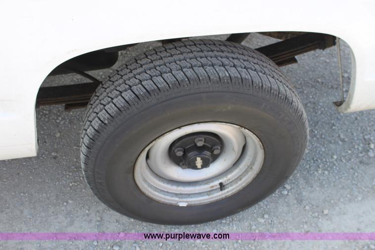 image for item B8844 1997 Chevrolet 1500 W/T pickup truck