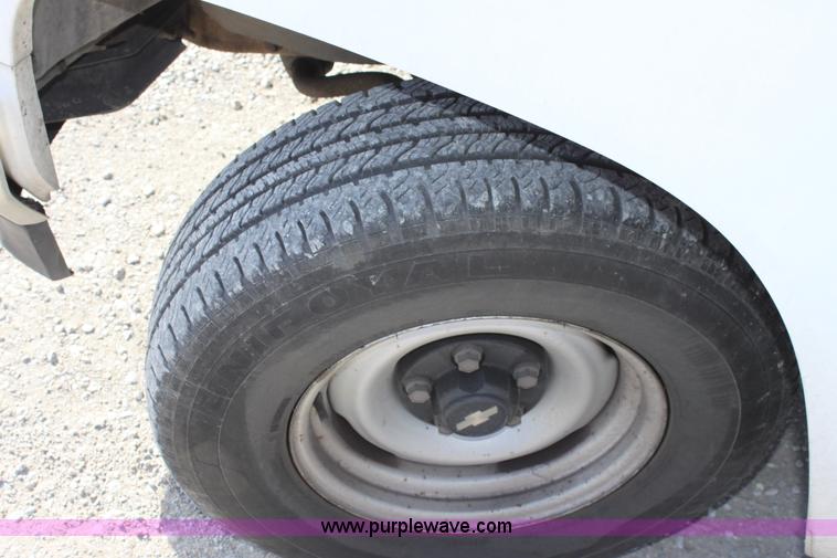 image for item B8844 1997 Chevrolet 1500 W/T pickup truck