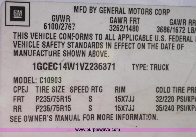 image for item B8844 1997 Chevrolet 1500 W/T pickup truck