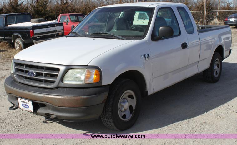 image for item B8845 2003 Ford F150 XL Supercab pickup truck