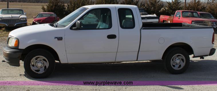 image for item B8845 2003 Ford F150 XL Supercab pickup truck