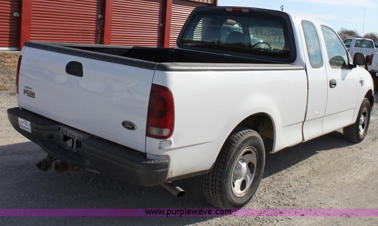 image for item B8845 2003 Ford F150 XL Supercab pickup truck