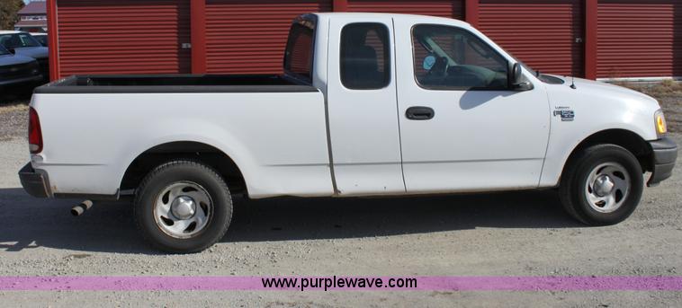 image for item B8845 2003 Ford F150 XL Supercab pickup truck