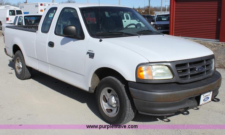 image for item B8845 2003 Ford F150 XL Supercab pickup truck