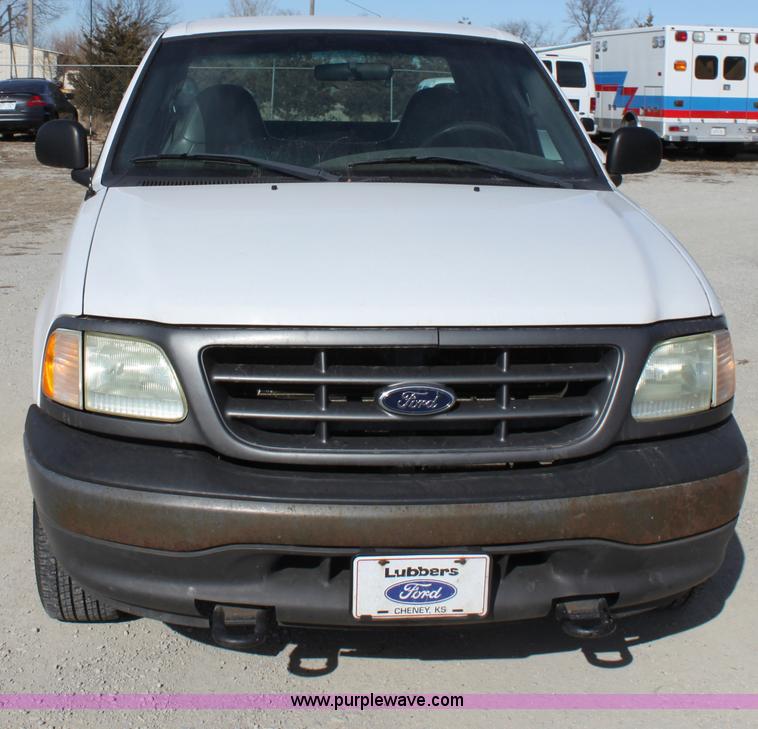 image for item B8845 2003 Ford F150 XL Supercab pickup truck