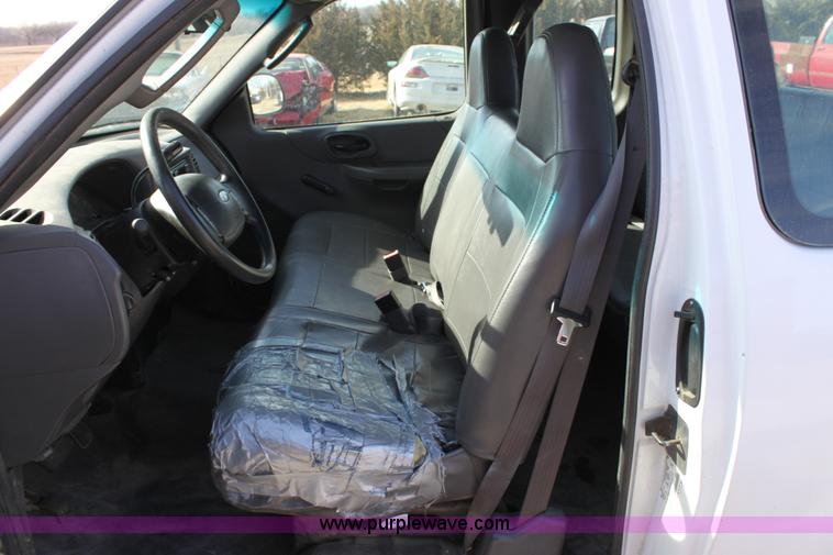 image for item B8845 2003 Ford F150 XL Supercab pickup truck