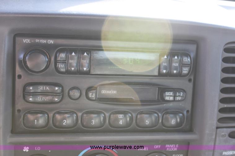 image for item B8845 2003 Ford F150 XL Supercab pickup truck