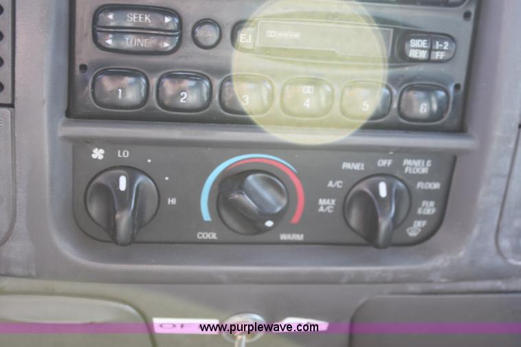 image for item B8845 2003 Ford F150 XL Supercab pickup truck