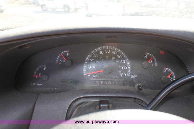 image for item B8845 2003 Ford F150 XL Supercab pickup truck