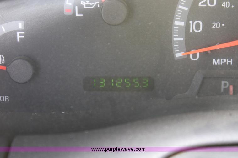 image for item B8845 2003 Ford F150 XL Supercab pickup truck