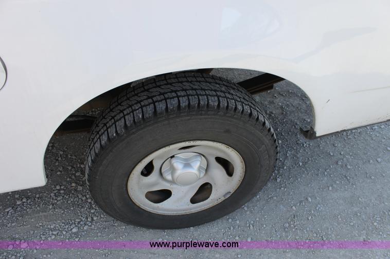 image for item B8845 2003 Ford F150 XL Supercab pickup truck