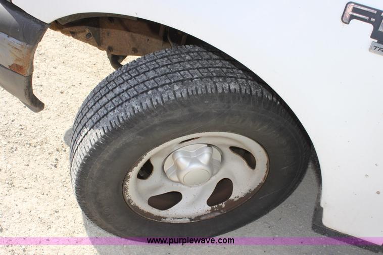 image for item B8845 2003 Ford F150 XL Supercab pickup truck