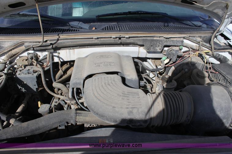 image for item B8845 2003 Ford F150 XL Supercab pickup truck