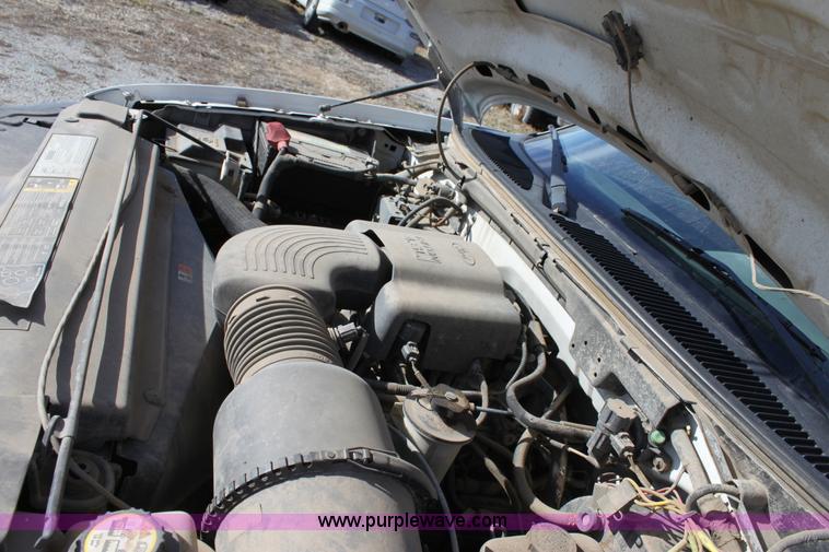 image for item B8845 2003 Ford F150 XL Supercab pickup truck