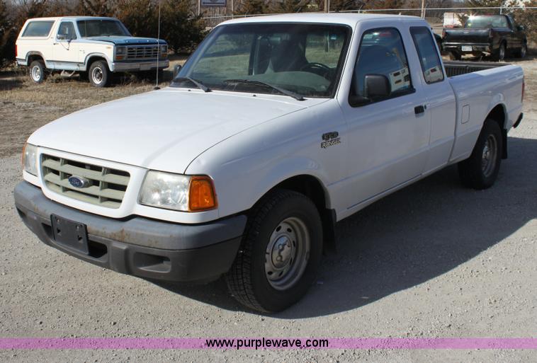 image for item B8846 2002 Ford Ranger Supercab pickup truck