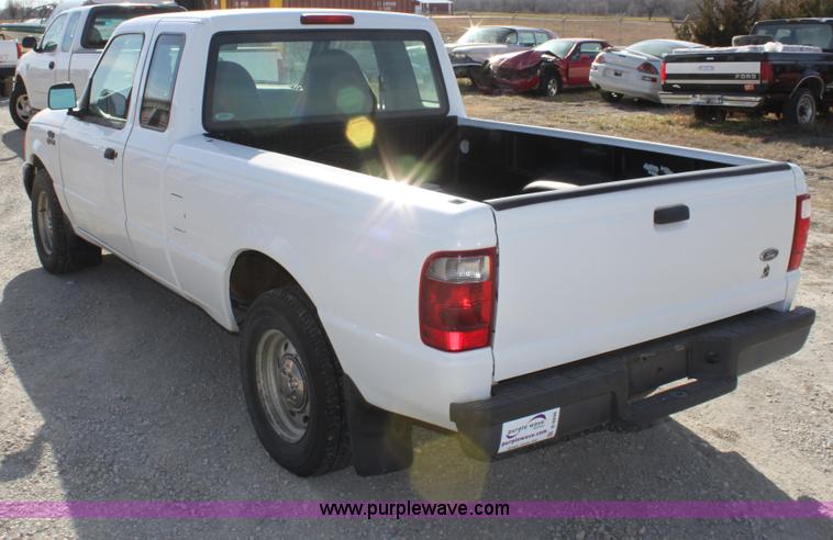 image for item B8846 2002 Ford Ranger Supercab pickup truck