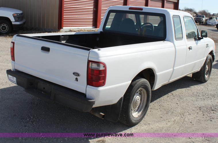 image for item B8846 2002 Ford Ranger Supercab pickup truck