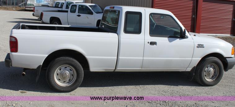 image for item B8846 2002 Ford Ranger Supercab pickup truck