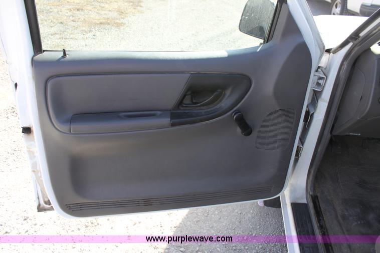 image for item B8846 2002 Ford Ranger Supercab pickup truck