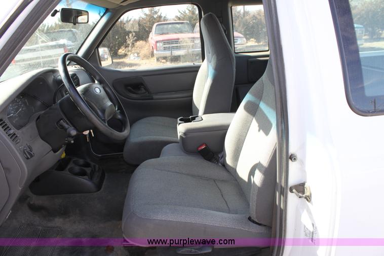 image for item B8846 2002 Ford Ranger Supercab pickup truck