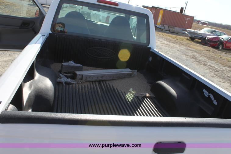 image for item B8846 2002 Ford Ranger Supercab pickup truck
