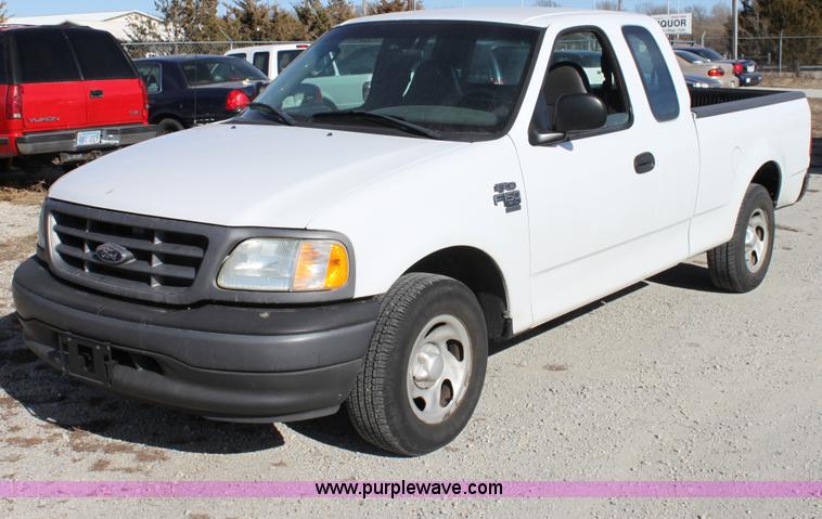 image for item B8847 2002 Ford F150 XL Supercab pickup truck