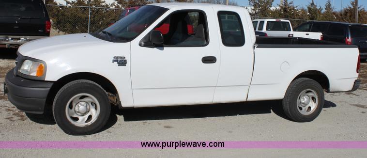 image for item B8847 2002 Ford F150 XL Supercab pickup truck