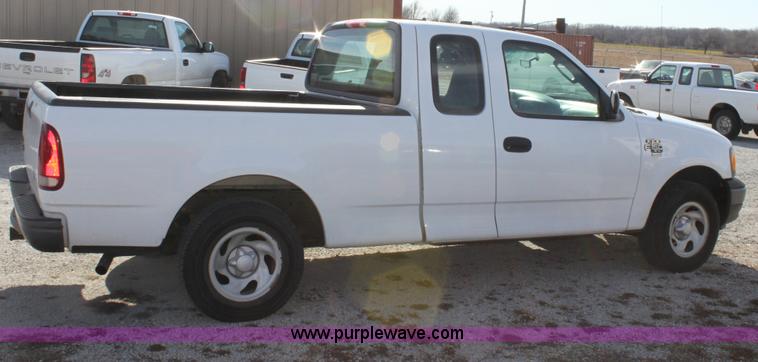 image for item B8847 2002 Ford F150 XL Supercab pickup truck