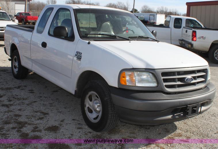 image for item B8847 2002 Ford F150 XL Supercab pickup truck