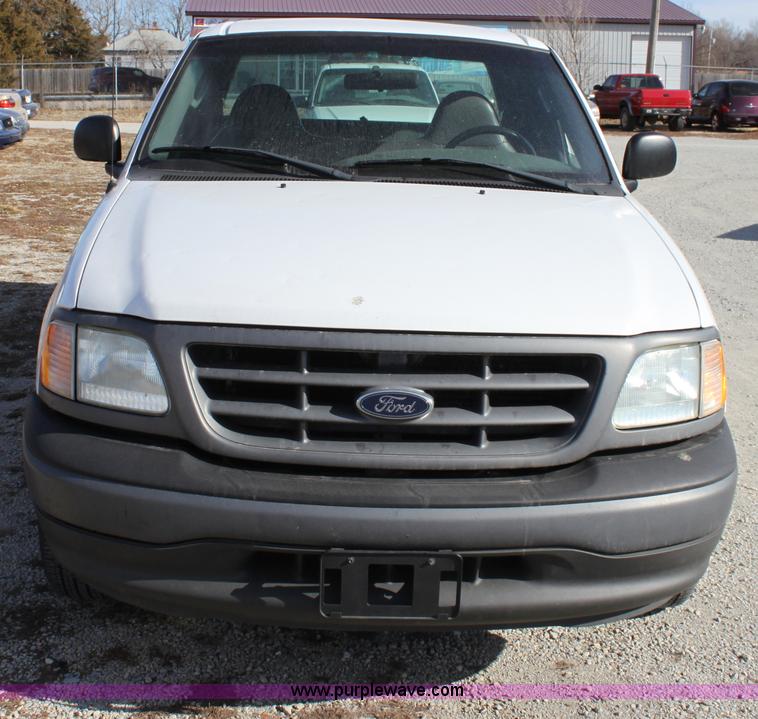 image for item B8847 2002 Ford F150 XL Supercab pickup truck