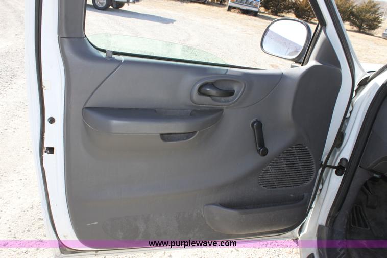 image for item B8847 2002 Ford F150 XL Supercab pickup truck