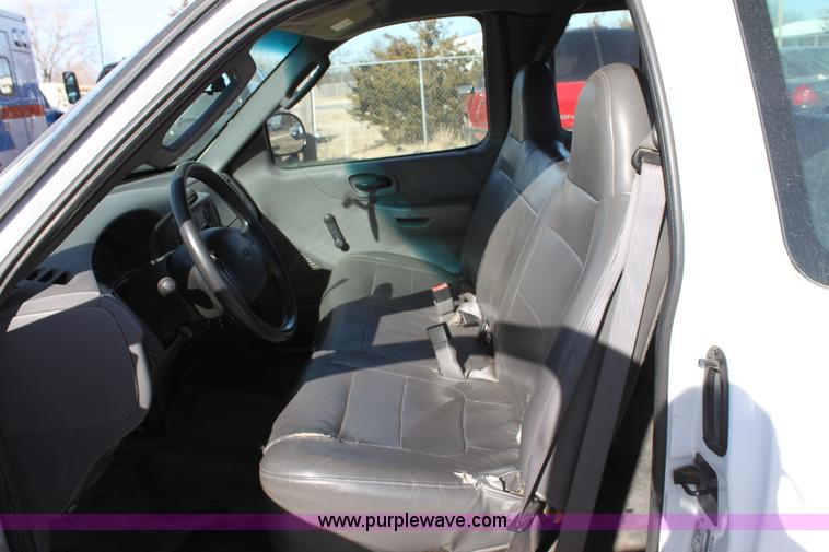 image for item B8847 2002 Ford F150 XL Supercab pickup truck