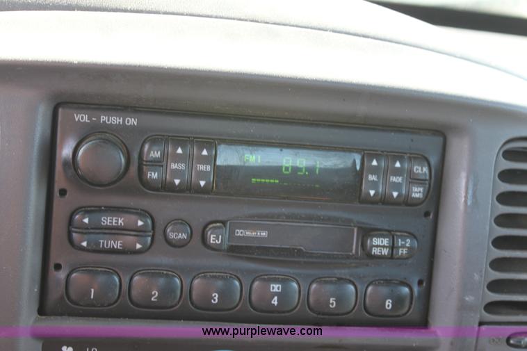 image for item B8847 2002 Ford F150 XL Supercab pickup truck