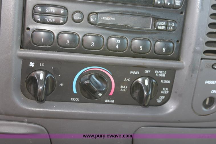 image for item B8847 2002 Ford F150 XL Supercab pickup truck