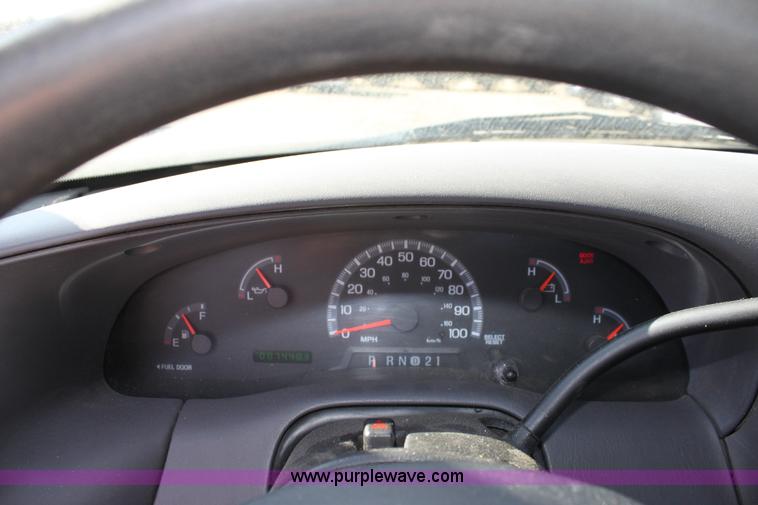 image for item B8847 2002 Ford F150 XL Supercab pickup truck