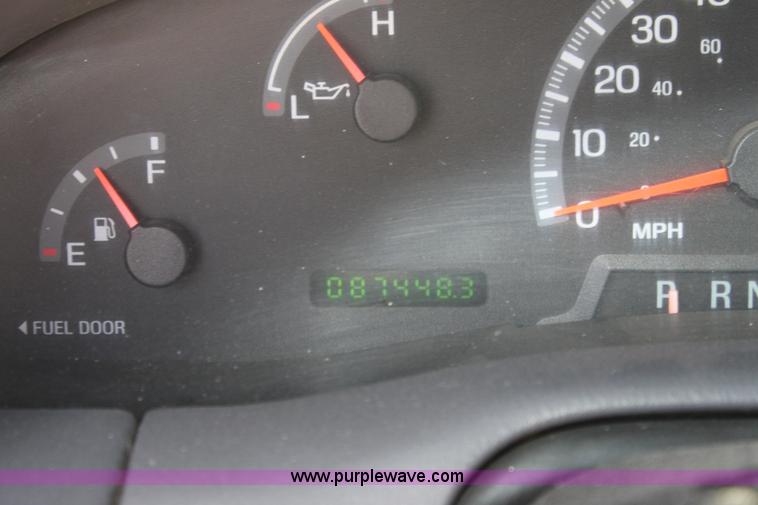 image for item B8847 2002 Ford F150 XL Supercab pickup truck