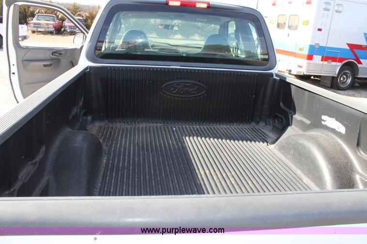 image for item B8847 2002 Ford F150 XL Supercab pickup truck