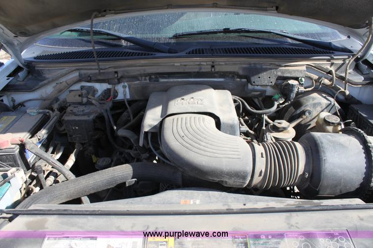 image for item B8847 2002 Ford F150 XL Supercab pickup truck