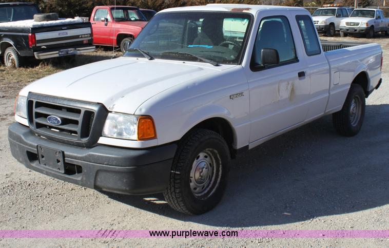 image for item B8850 2004 Ford Ranger Supercab pickup truck