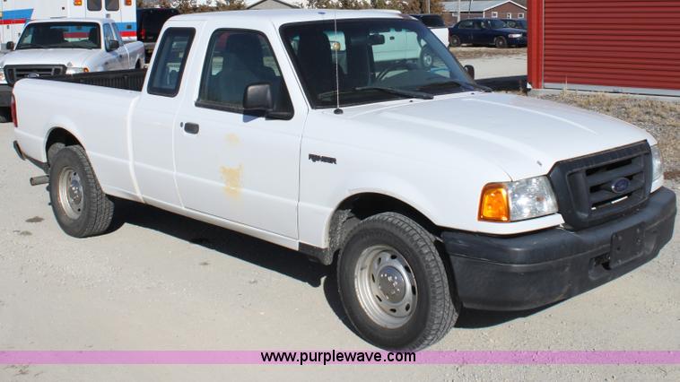 image for item B8850 2004 Ford Ranger Supercab pickup truck