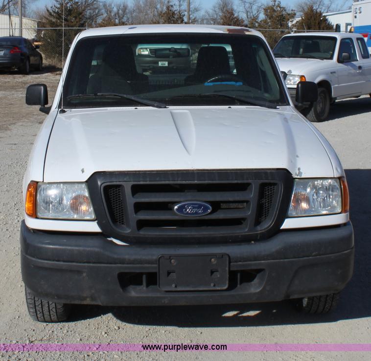 image for item B8850 2004 Ford Ranger Supercab pickup truck