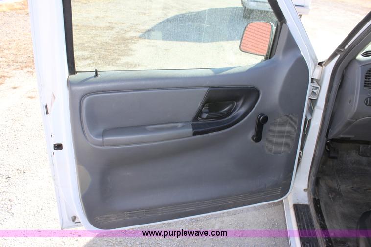 image for item B8850 2004 Ford Ranger Supercab pickup truck