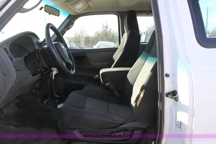 image for item B8850 2004 Ford Ranger Supercab pickup truck