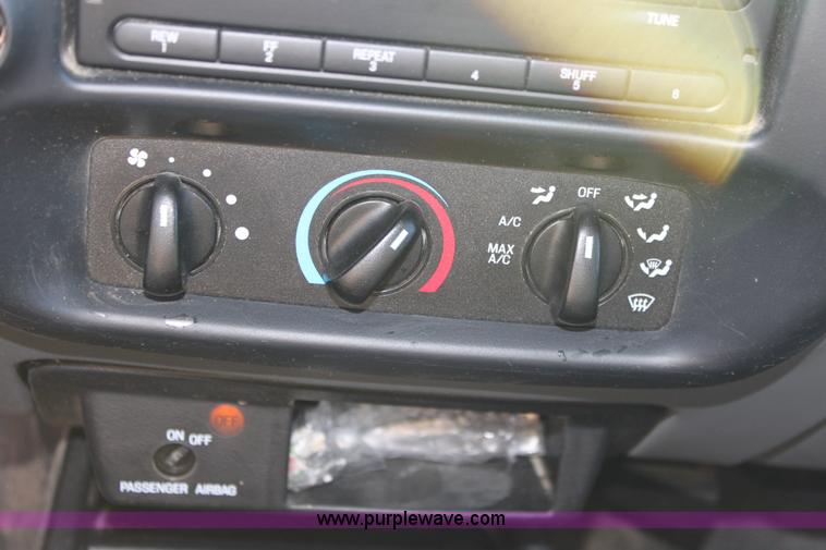 image for item B8850 2004 Ford Ranger Supercab pickup truck