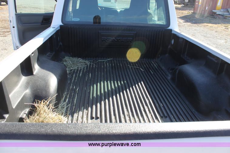 image for item B8850 2004 Ford Ranger Supercab pickup truck